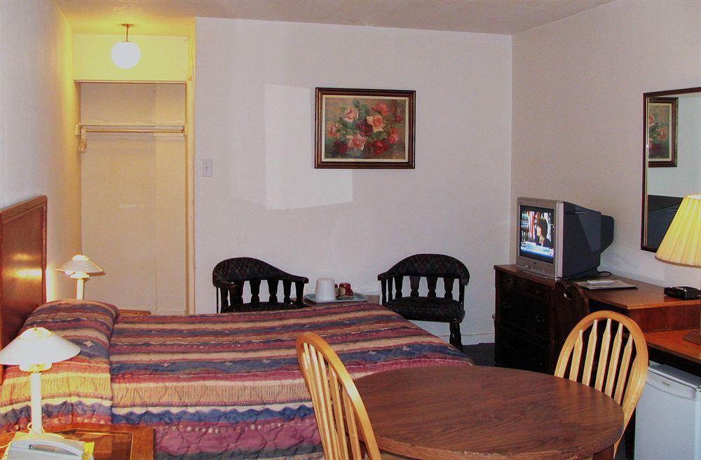 Lake City Motel Dartmouth Buitenkant foto