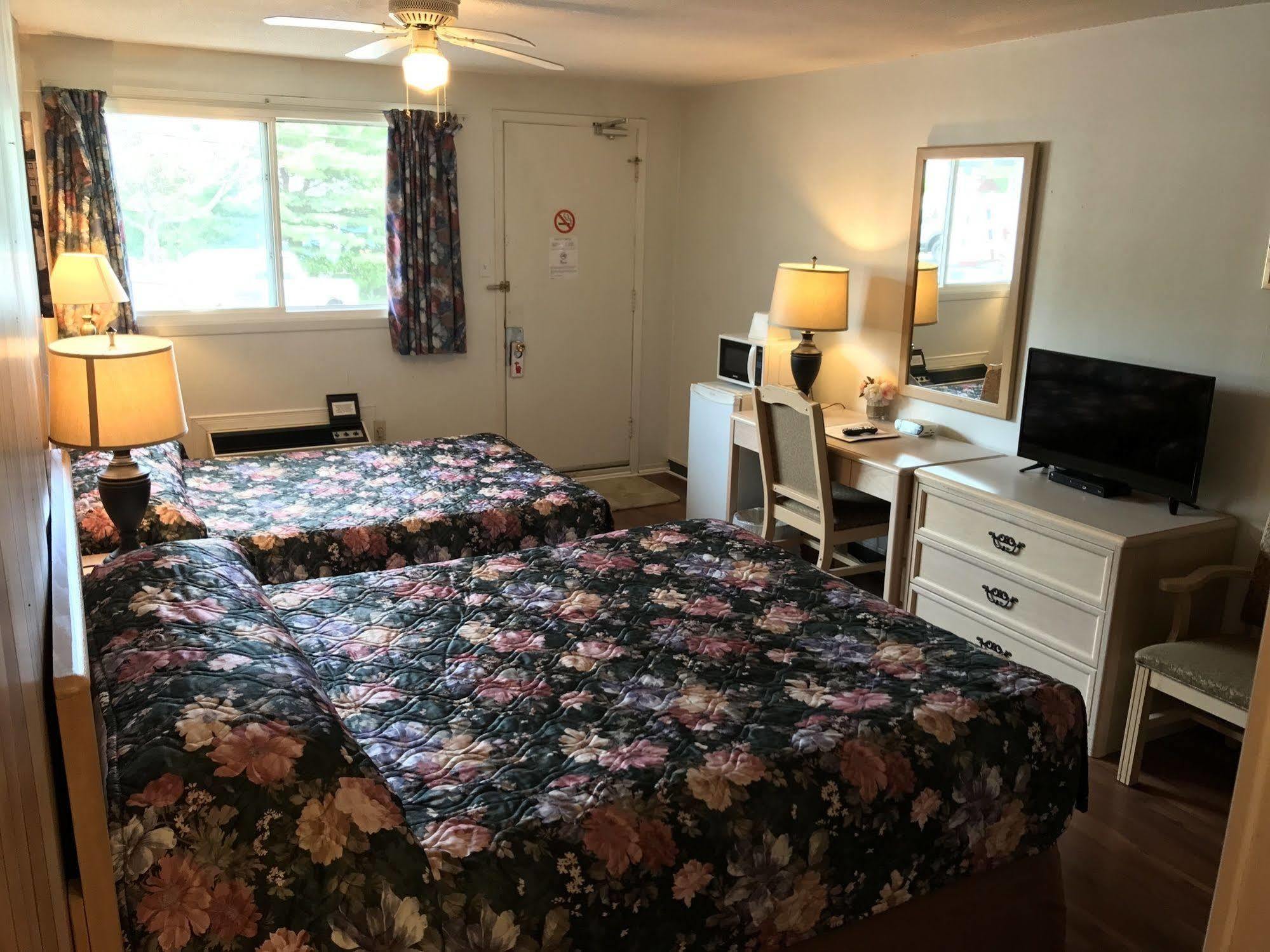 Lake City Motel Dartmouth Buitenkant foto