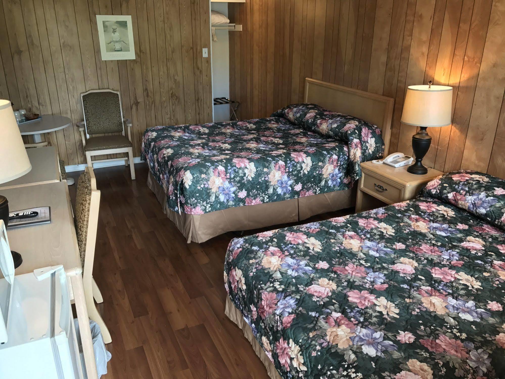 Lake City Motel Dartmouth Buitenkant foto