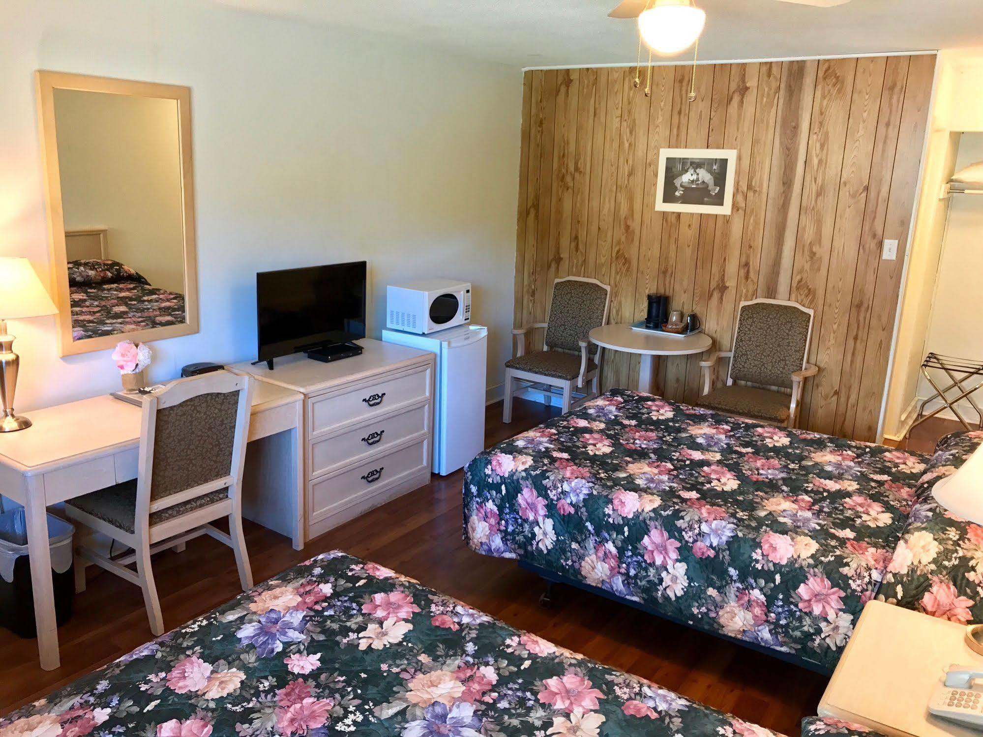 Lake City Motel Dartmouth Buitenkant foto