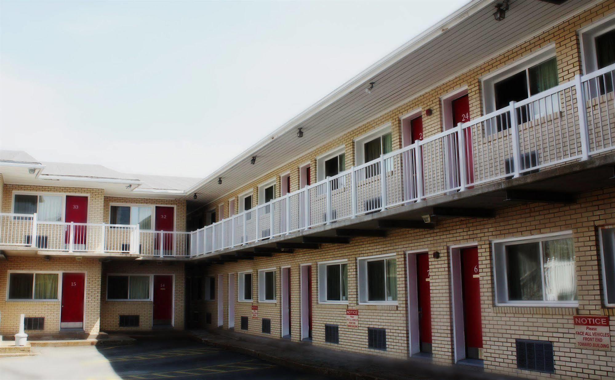 Lake City Motel Dartmouth Buitenkant foto