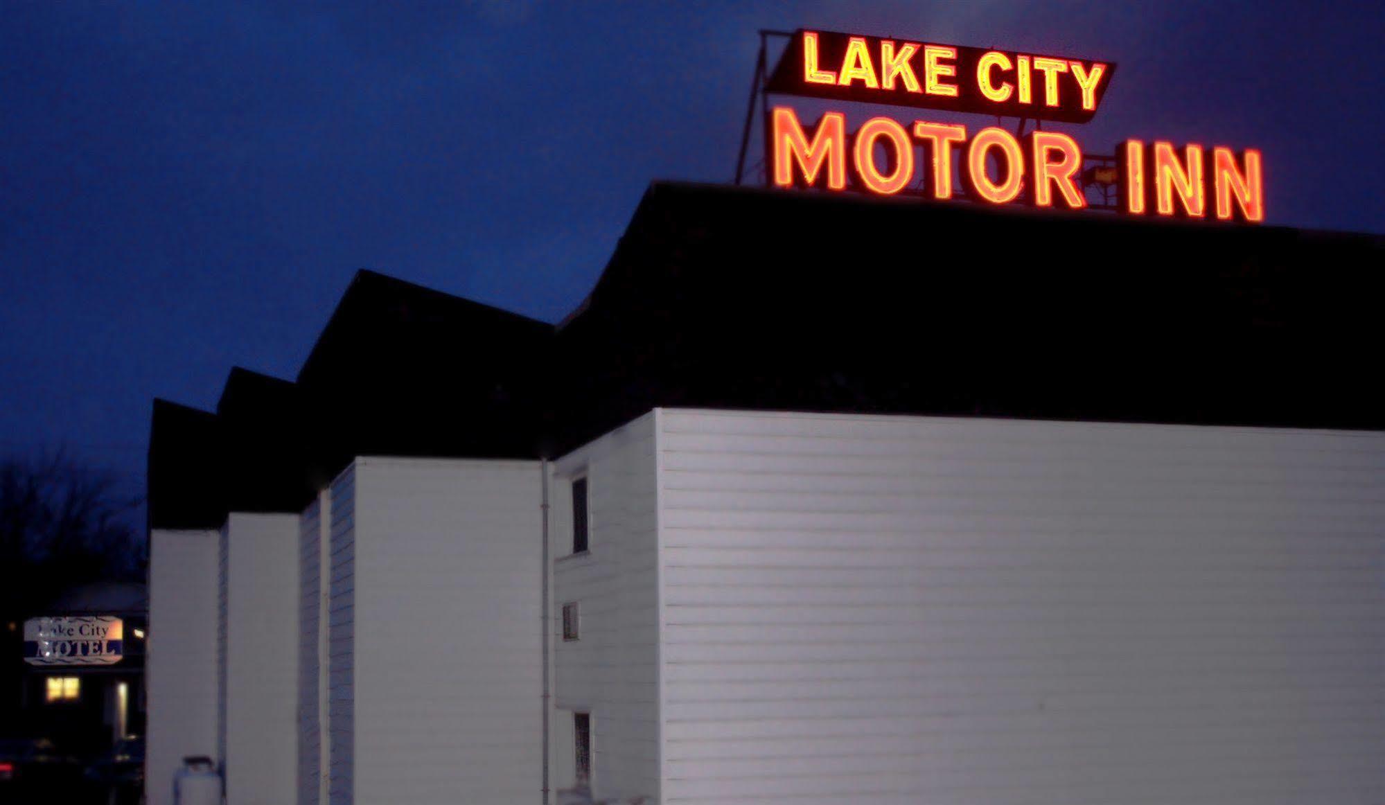 Lake City Motel Dartmouth Buitenkant foto