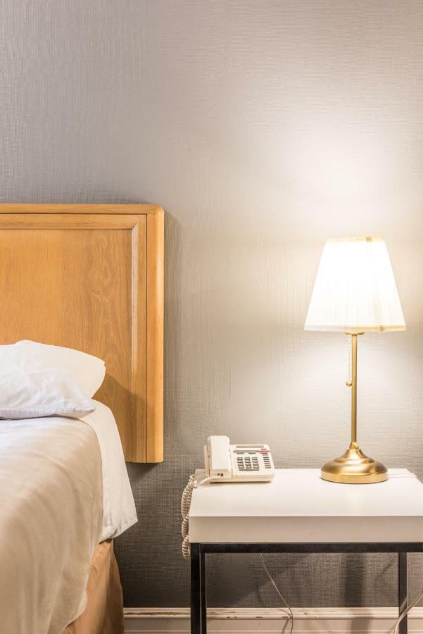 Lake City Motel Dartmouth Buitenkant foto