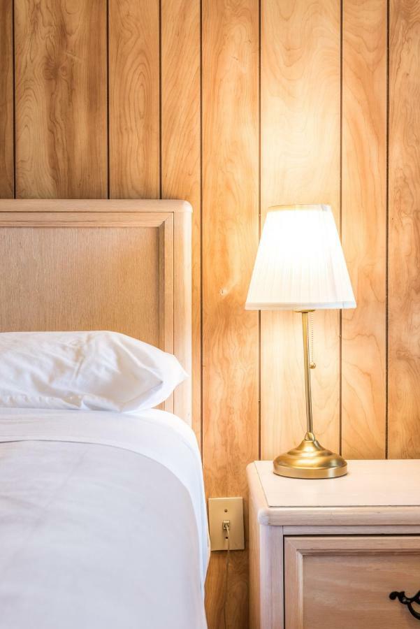 Lake City Motel Dartmouth Buitenkant foto