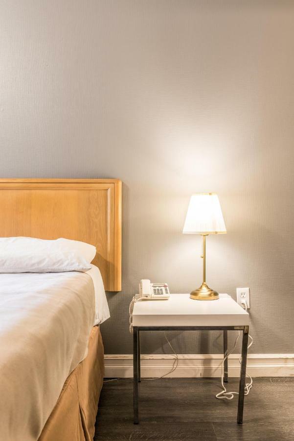 Lake City Motel Dartmouth Buitenkant foto