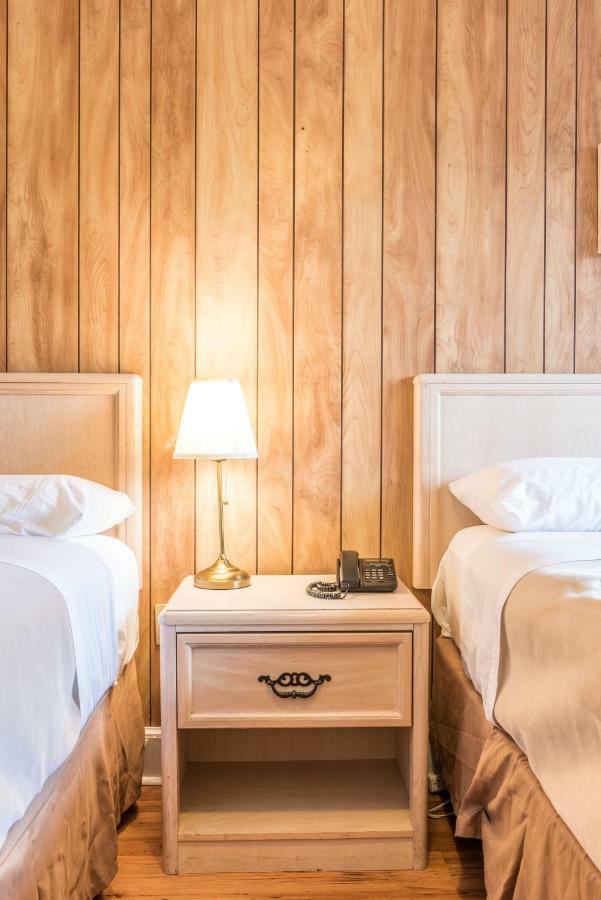 Lake City Motel Dartmouth Buitenkant foto
